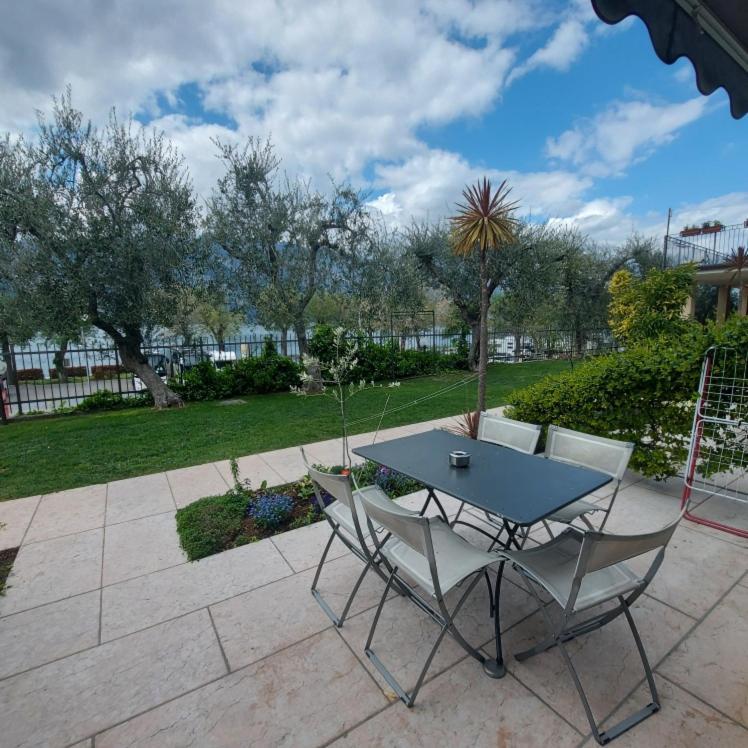Villa Treccani Apartments Мальчезіне Екстер'єр фото