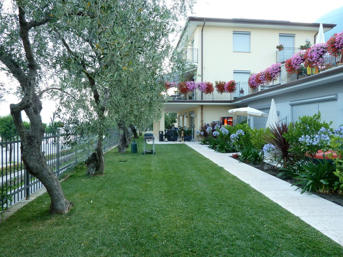 Villa Treccani Apartments Мальчезіне Екстер'єр фото